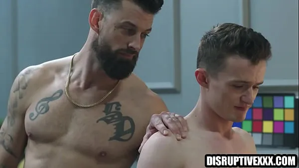 Gorące Początkujący homoseksualny aktor porno przerżnięty na planie filmowym fajne filmy