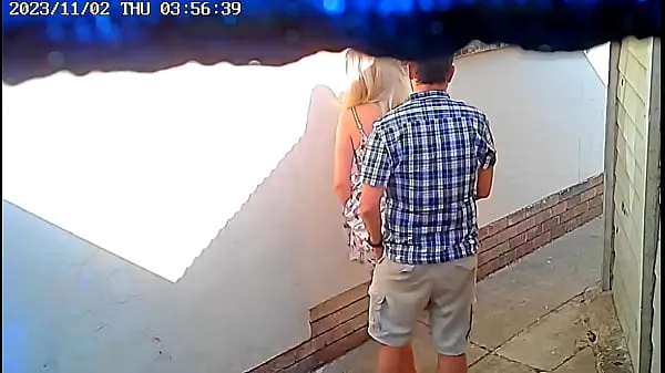 Heiße Mutiges Paar beim öffentlichen Ficken vor CCTV-Kamera erwischtcoole Videos