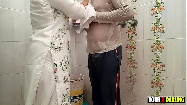 گرم Stepmother gave her body heat to her stepson in the cold ٹھنڈے ویڈیوز