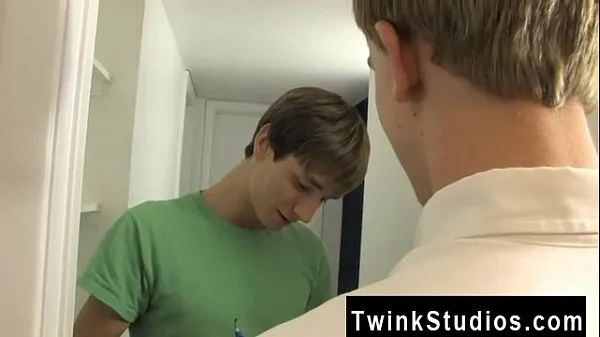 Populaire Gay XXX Nathan Stratus ordered a yam-sized package and it eventually coole video's